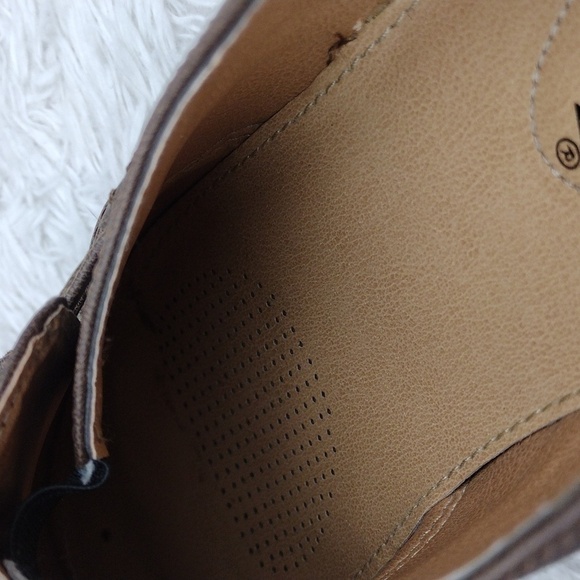 Comfortview Brown Faux Leather Floral Strap Upper Round Toe Low Heel Casual Shoe - Picture 15 of 16